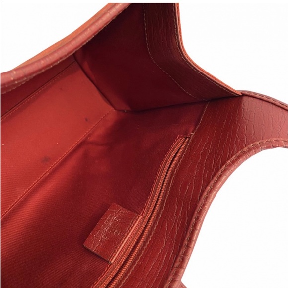 Beautiful Gucci Red - Picture 1 of 9